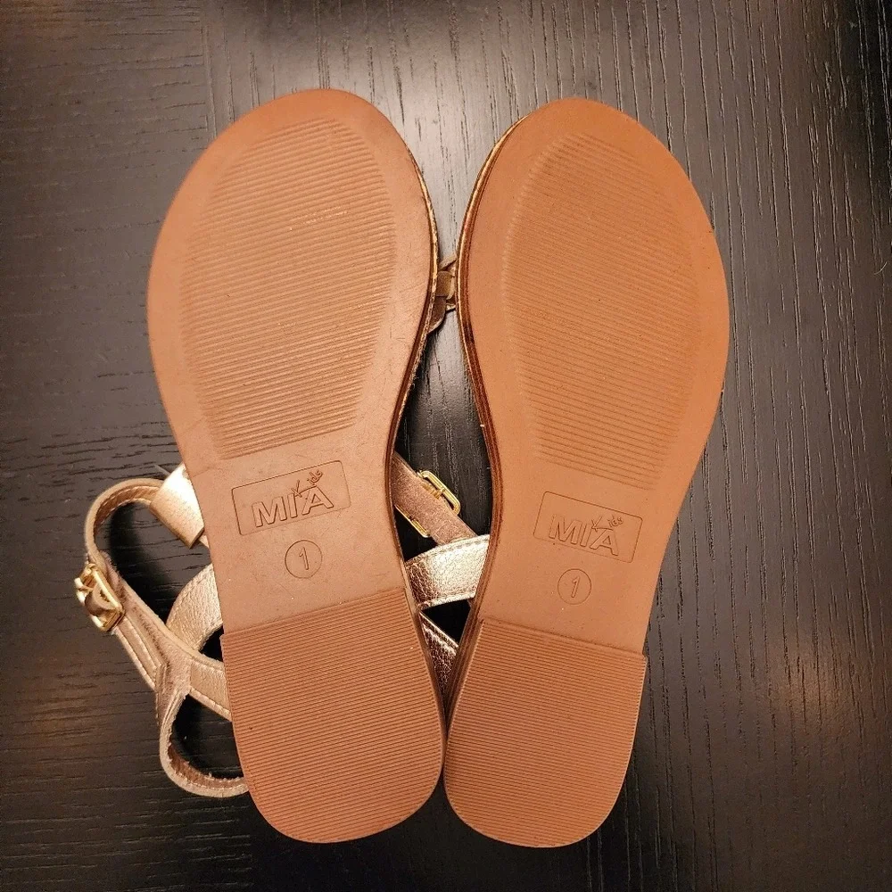 MIA Kids‎ T-Strap Sandals Girls Size 1 NWOT Gold Braided Metallic Thong Vacation
